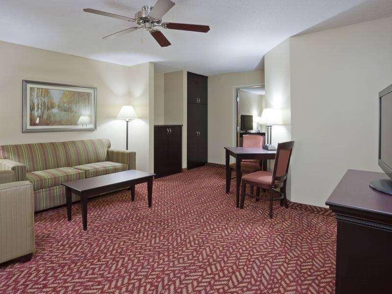 Grandstay Hotel & Suites Cambridge Szoba fotó